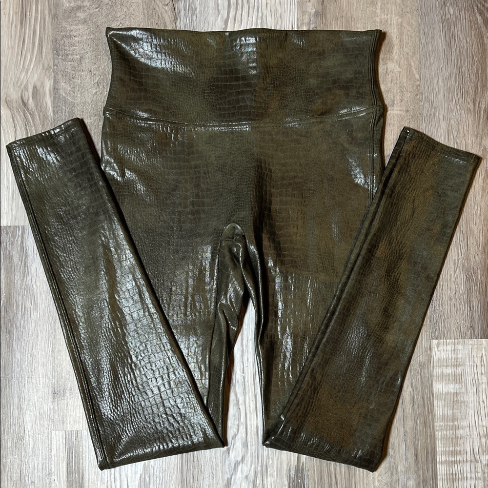 SPANX Faux Leather Crocodile Print Leggings Size M - New Condition